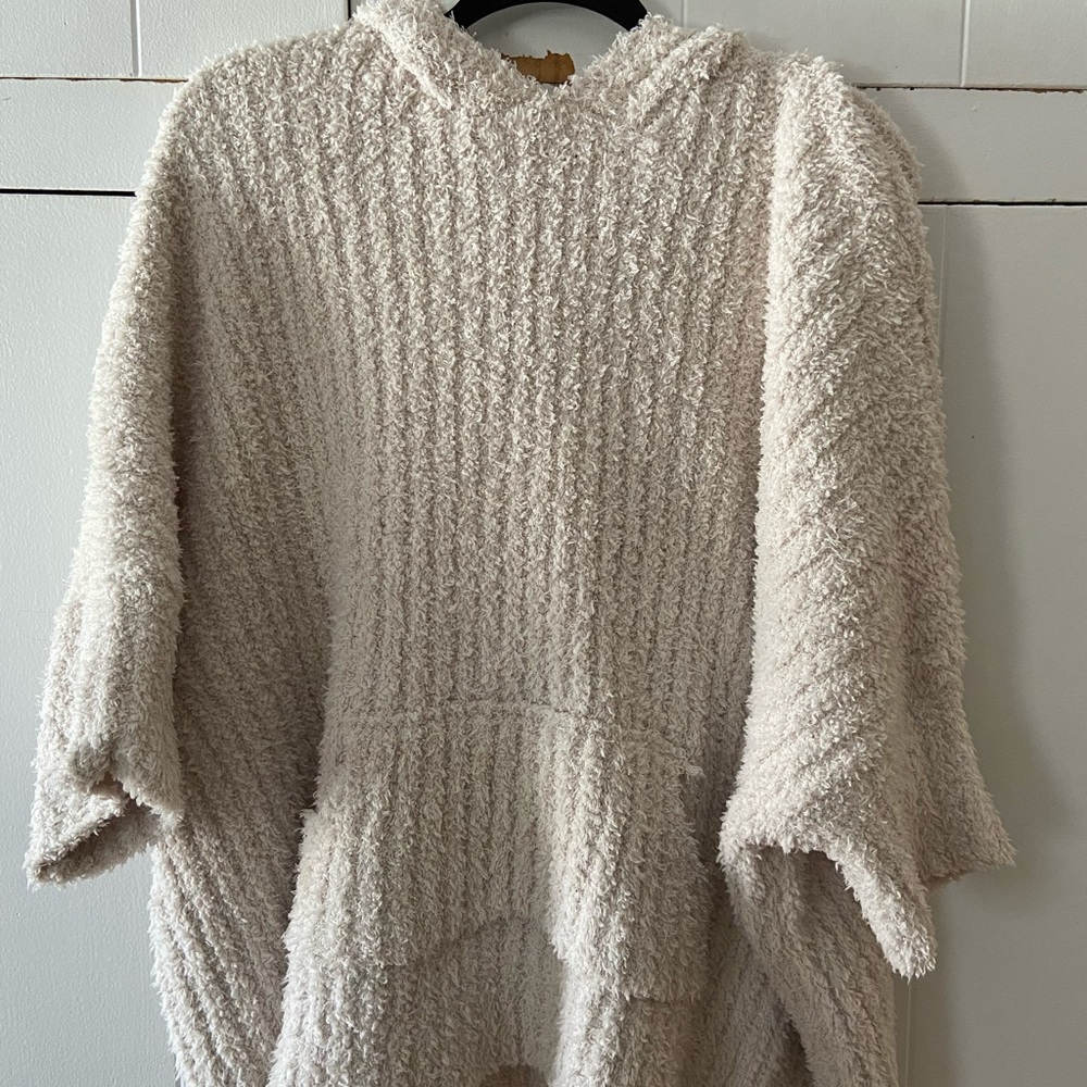 Super cute hooded sweater
